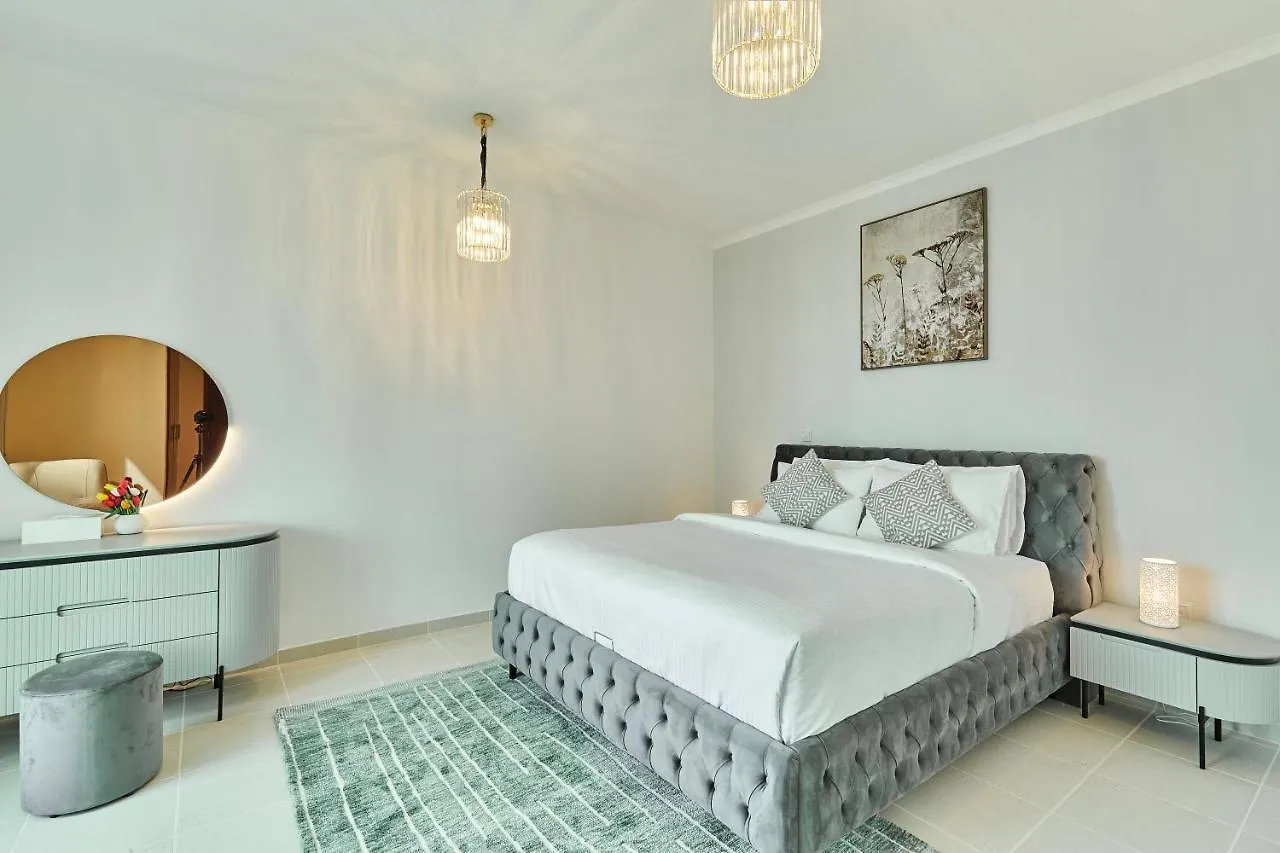 Burj Residences: Luxury Apartment with Burj Khalifa & Fountain Views Dubai
